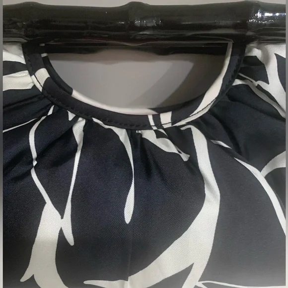 Banana Republic Black and White Purse - Picture 2 of 8